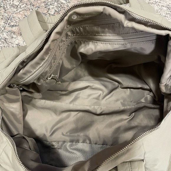 On My Level Barrel Duffle Bag 16L - Picture 3 of 5